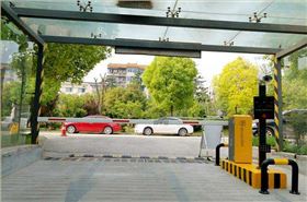 慶賀鄭州卷煙廠采用華捷盛智能車牌識別系統(tǒng)1