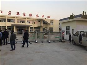 丕山社區(qū)衛(wèi)生服務(wù)中心采用華捷盛電動伸縮門