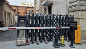 華捷盛電動(dòng)伸縮門、車牌識(shí)別道閘應(yīng)用于中財(cái)大廈4