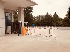 車牌識(shí)別道閘-河南通和高速養(yǎng)護(hù)站