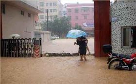 懸浮門被雨水浸泡后怎么處理