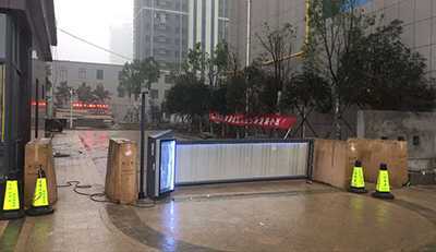 伊川縣金瑞龍城采用華捷盛智能廣告道閘