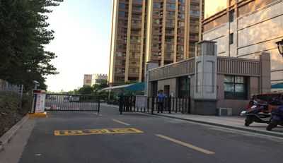 羅山九龍城家園小區(qū)采用華捷盛智能車牌識別系統(tǒng)