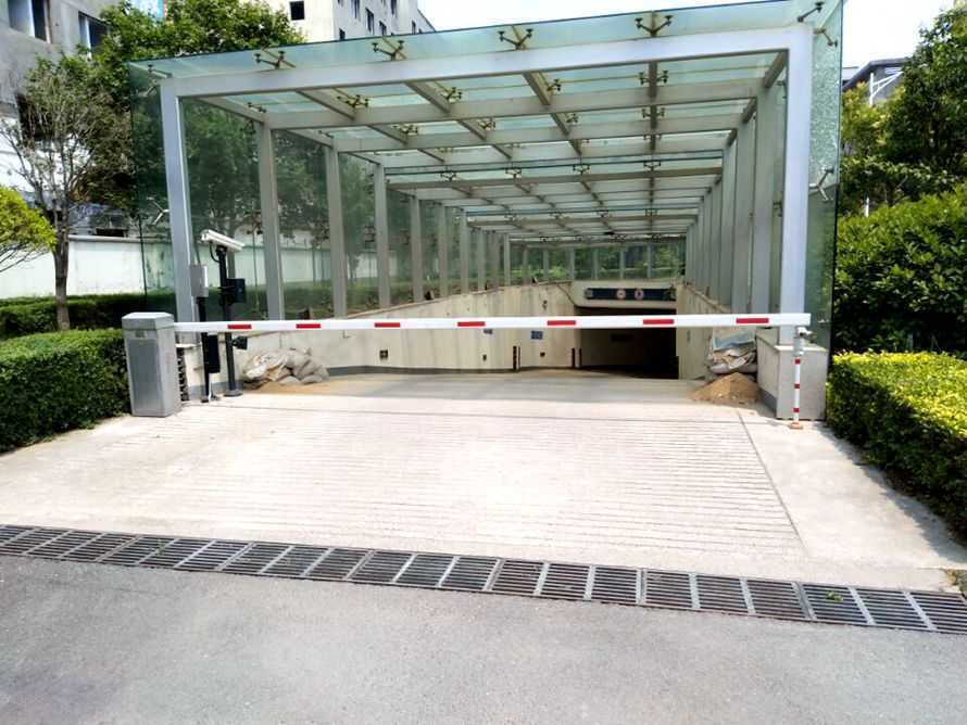 鄭州三全路交警支隊(duì)華捷盛智能道閘890
