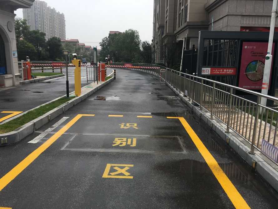 2安陽碧桂園采用華捷盛智能車牌識(shí)別系統(tǒng)400