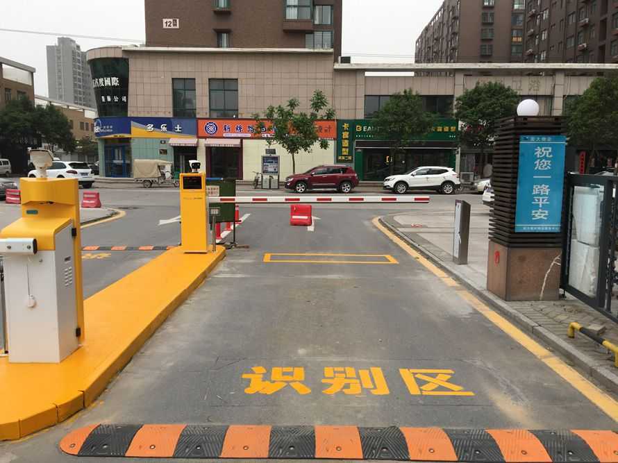 新鄉(xiāng)市長(zhǎng)垣縣宏力新村采用華捷盛智能車牌識(shí)別系統(tǒng) 新鄉(xiāng)市長(zhǎng)垣縣宏力新村采用華捷盛智能車牌識(shí)別系統(tǒng)