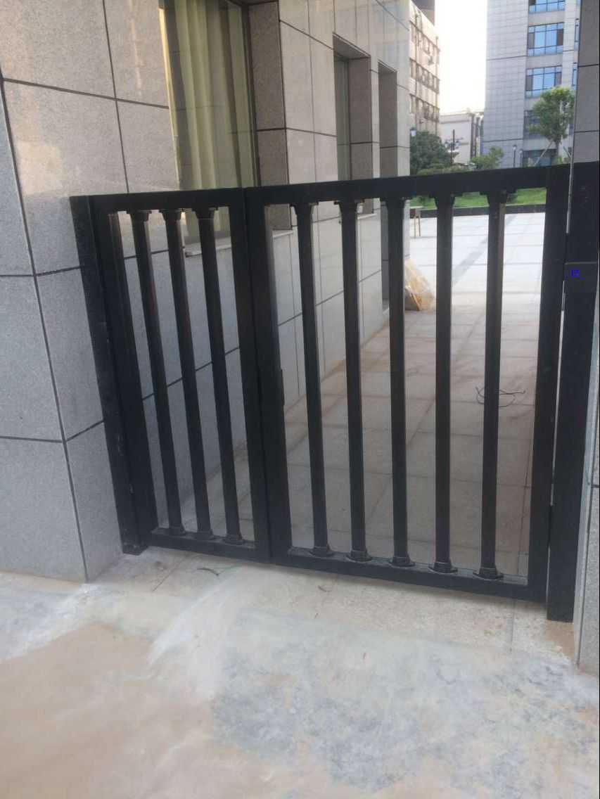 熱烈慶賀安陽火車站采用華捷盛智能鋅鋼小門