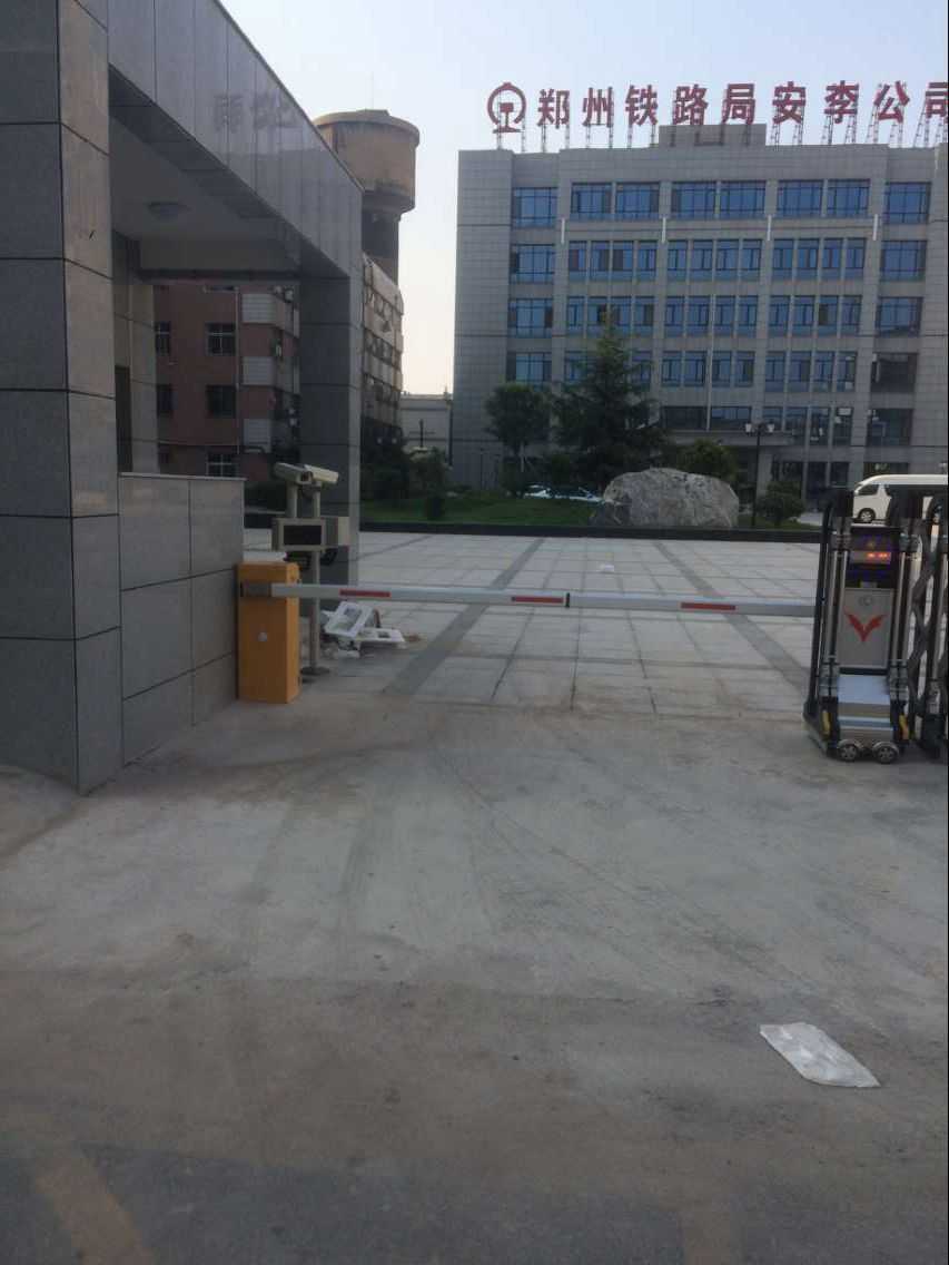熱烈慶賀安陽火車站采用華捷盛智能道閘