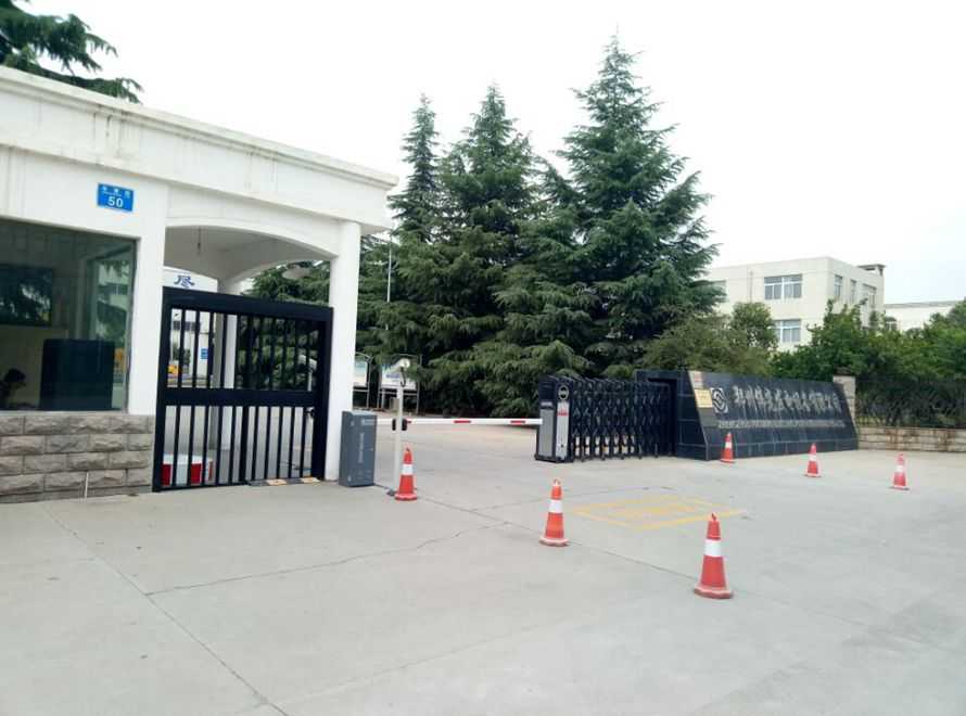 華捷盛教你三點拆穿虛假綠色電動伸縮門陷阱