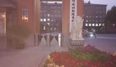 熱烈慶賀鞏義市成功學院東校區(qū)采用華捷盛智能伸縮門、通道閘