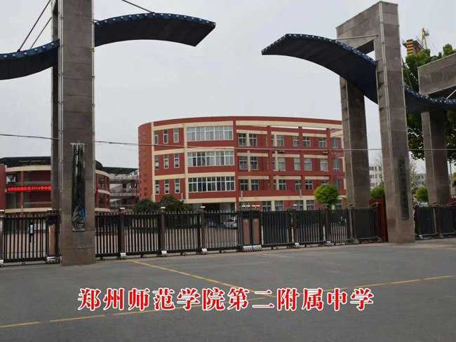 電動伸縮門主要部件由伸縮門體、機頭、控制器三部分組成