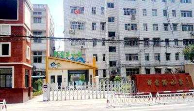 慶賀祥云小學(xué)司采用華捷盛智能電動(dòng)伸縮門