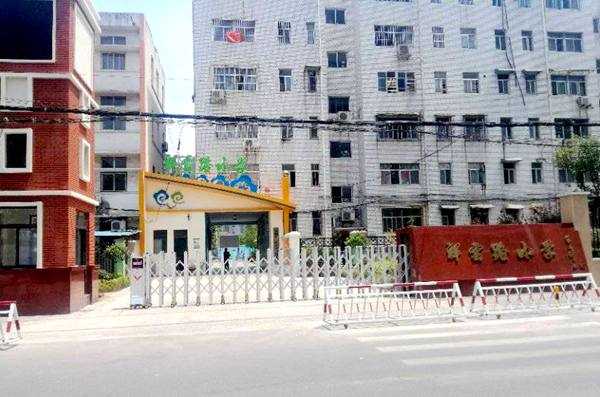 慶賀祥云小學(xué)司采用華捷盛智能電動(dòng)伸縮門