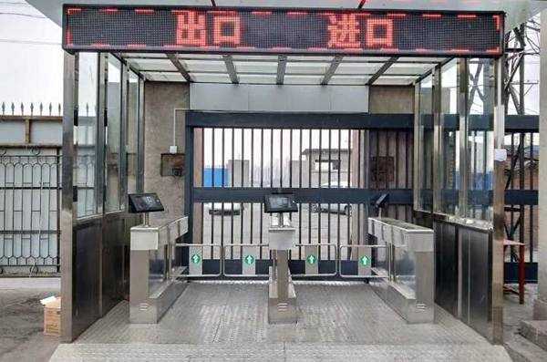 華捷盛智能車牌識別和空降門產品最新案例