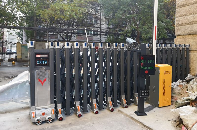 華捷盛電動(dòng)伸縮門(mén)、車(chē)牌識(shí)別道閘應(yīng)用于中財(cái)大廈