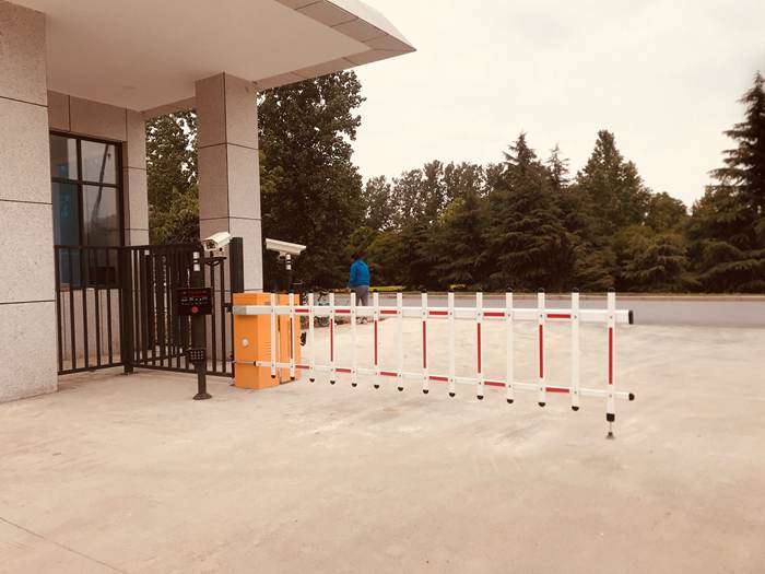 車牌識別道閘-河南通和高速養(yǎng)護(hù)站