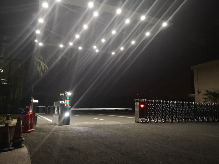 電動伸縮門應(yīng)用于鄭鐵裝備
