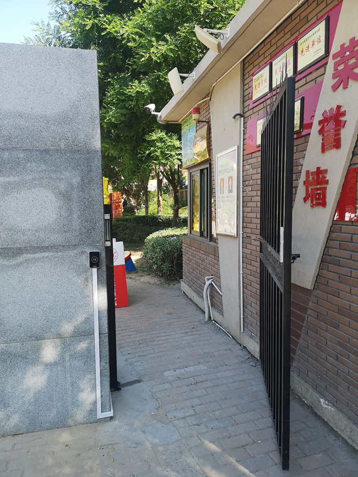 定制小門-中牟縣平安路學(xué)校
